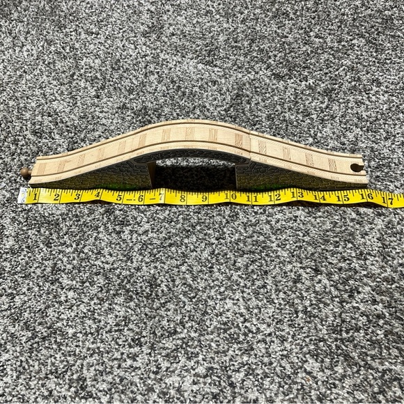 Thomas & Friends Wooden Railway Train 3-Piece Maron Arched Stone Bridge Gray - Picture 5 of 9